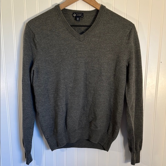 J. Crew Men's Gray 100% Merino Wool V-Neck Sweater Size Medium - Picture 1 of 11